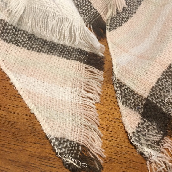 NWT Plaid Blanket Scarf Wrap - Picture 4 of 5